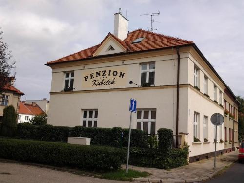 Hostal Penzion Ema B&B