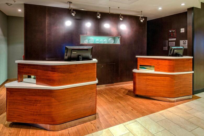 Hotel Courtyard By Marriott Alexandria