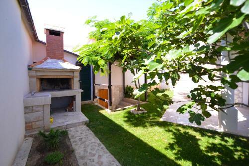 Hostal Holiday Home Fiola