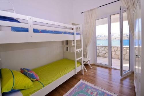 Hostal Holiday Home Fiola