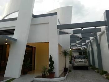 Hotel Dolyn Suites