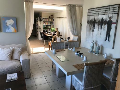 Hostal 78on5th In Hermanus