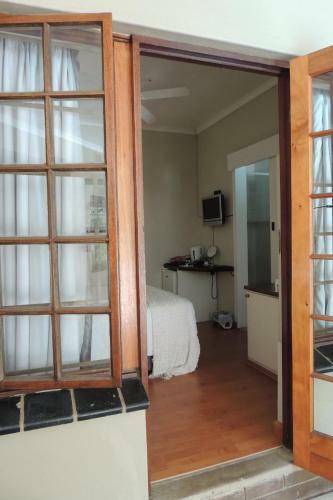 Hostal Brackens Guest House