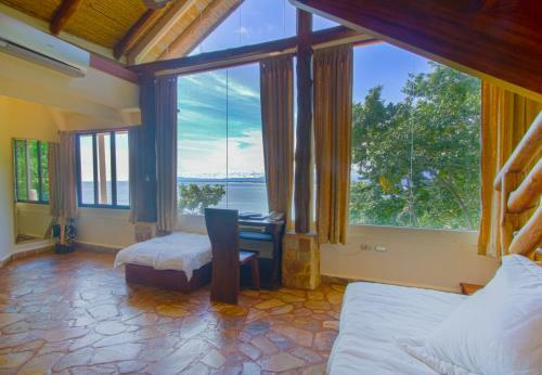 Hotel Issimo Suites