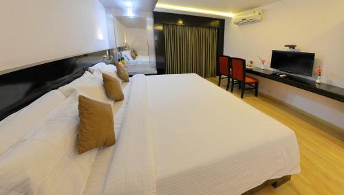 Hotel Gokulam Park