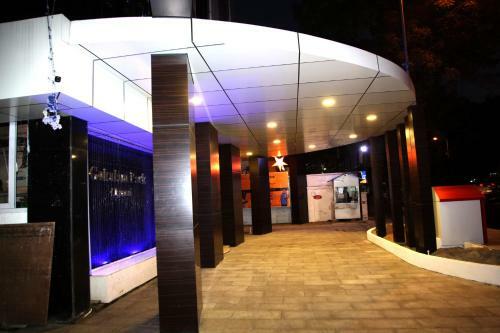 Hotel Gokulam Park