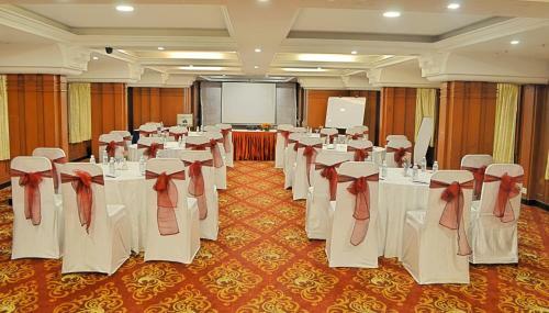 Hotel Gokulam Park
