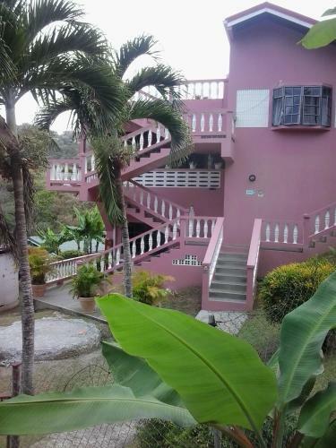Hostal Top Ranking Hill View Guesthouse