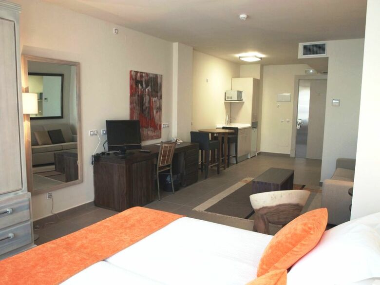 Hotel Eco Alcala Suites