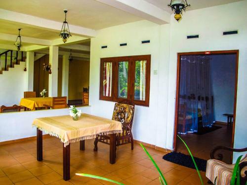 Hostal C-lanka Guest House