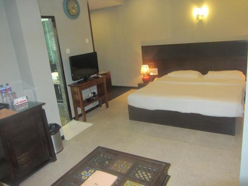 Hotel Sixteen Degrees North