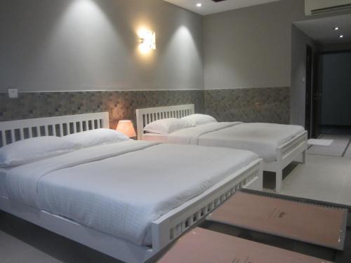 Hotel Sixteen Degrees North
