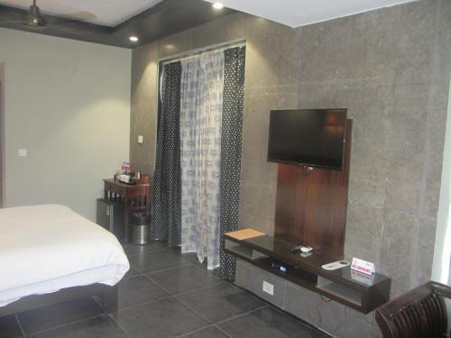 Hotel Sixteen Degrees North