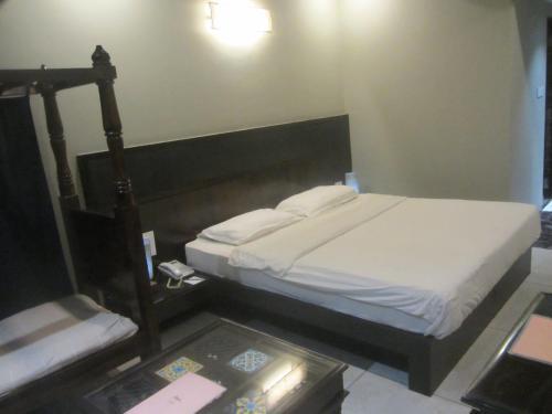 Hotel Sixteen Degrees North