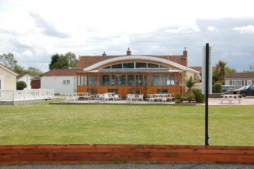 Hotel Warrens Village