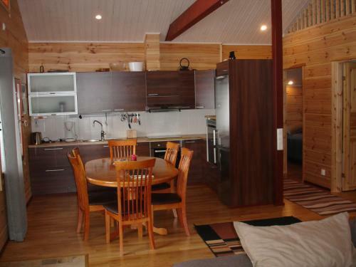 Aamuruskon Ukkola Cottage