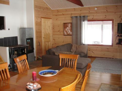 Aamuruskon Ukkola Cottage
