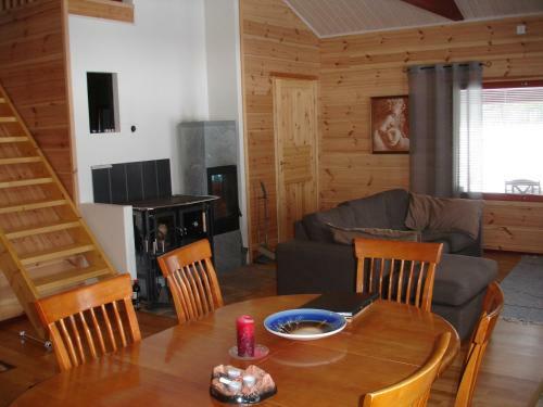 Aamuruskon Ukkola Cottage