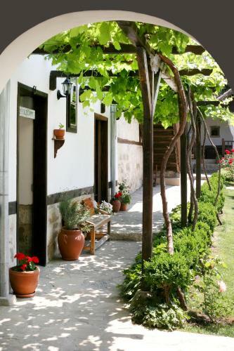 Hostal Osmarski Houses