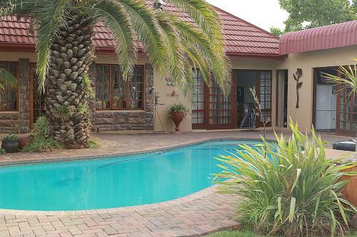 Hostal A Cherry Lane Self Catering And B&B
