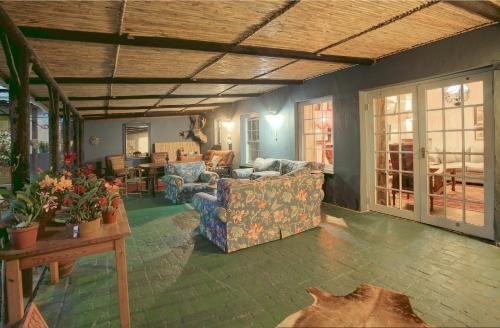 Outeniqua Travel Lodge