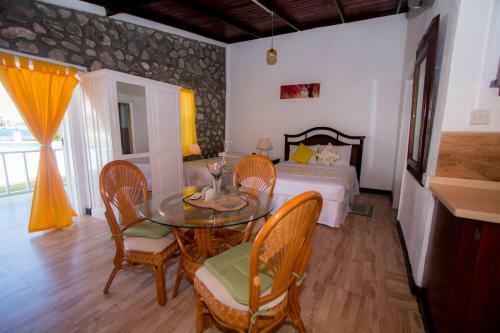 Kings Landing Hotel