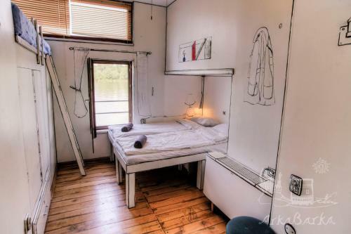 Arkabarka Floating Hostel