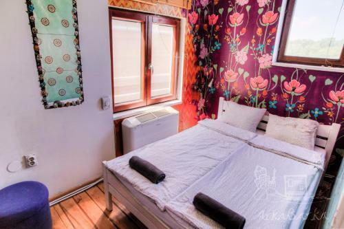 Arkabarka Floating Hostel