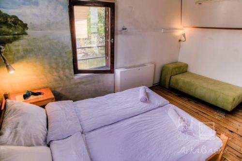 Arkabarka Floating Hostel