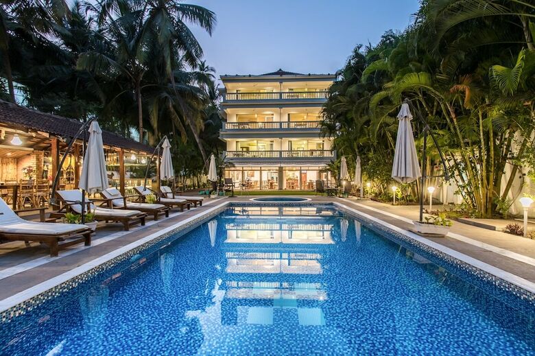 Hotel Safira River Front Resort