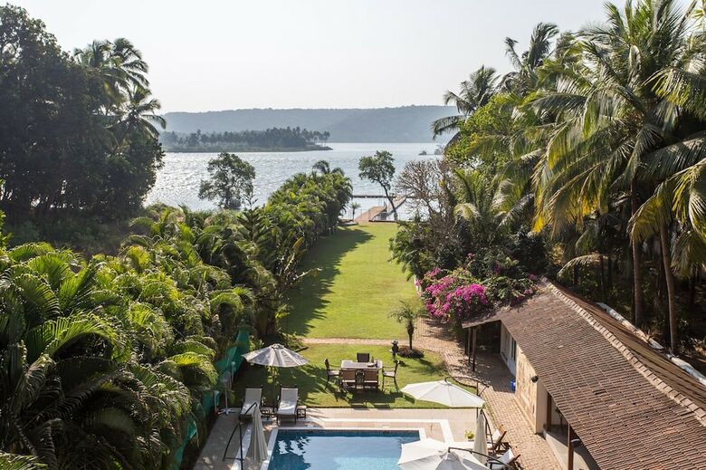 Hotel Safira River Front Resort