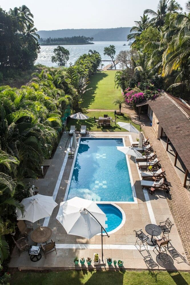 Hotel Safira River Front Resort