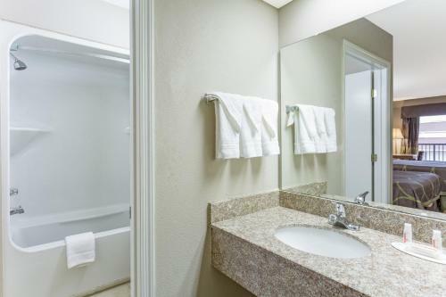 Posada Howard Johnson Express Inn - Orangeburg