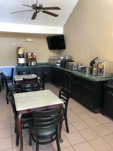 Motel Baymont Inn & Suites - Orangeburg