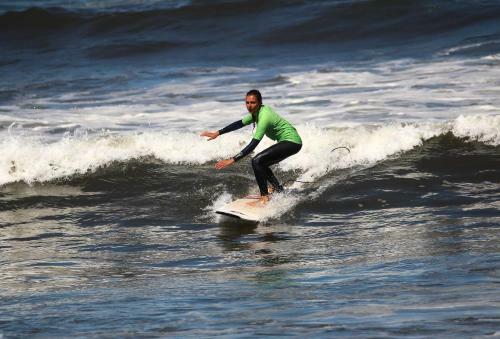Hostal Surfivor Surf Camp