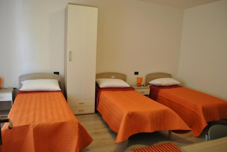 Hostal Raxul Room