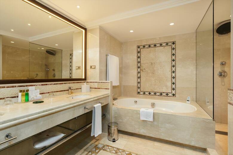 Hotel Secrets Bah�a Real Resort - Adults Only