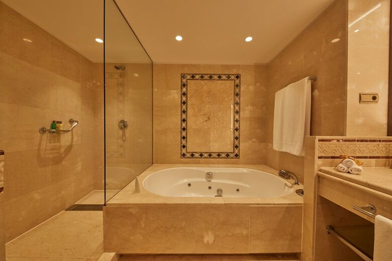 Hotel Secrets Bah�a Real Resort - Adults Only