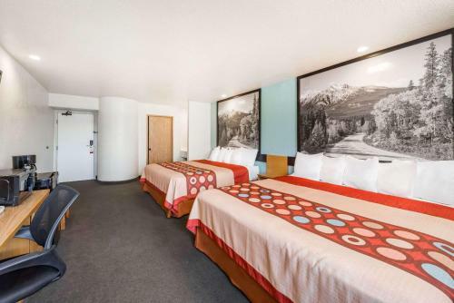 Hotel Super 8 Show Low