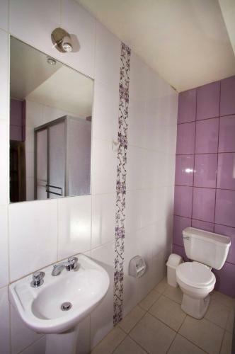 Bed & Breakfast Hostal Suecia I