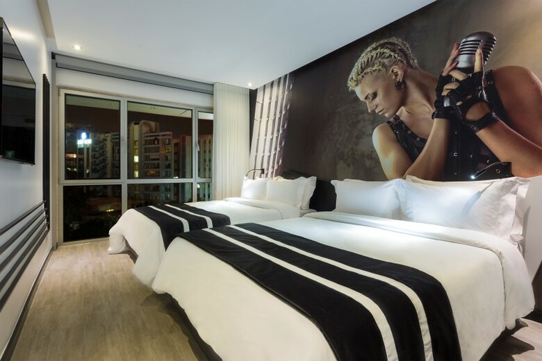 Hotel Hf F�nix Music
