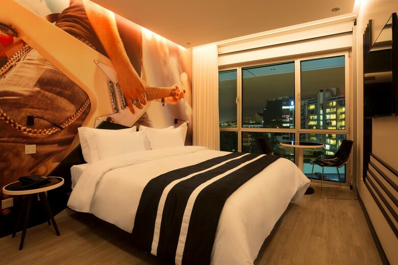 Hotel Hf F�nix Music
