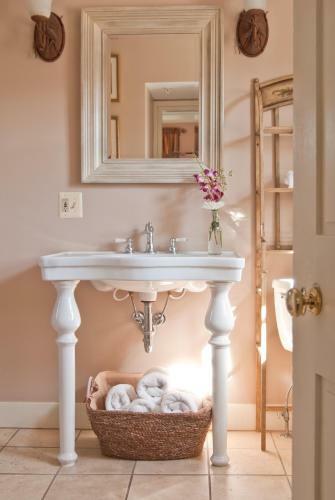 Wayside Inn Bed And Breakfast