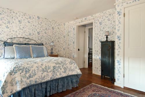 Wayside Inn Bed And Breakfast