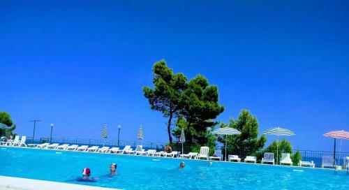 Hostal Camping & Village Rais Gerbi