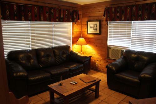 Hotel Flying L Guest Ranch