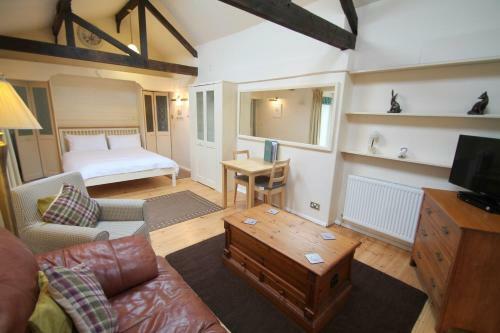 Little Court Apartment