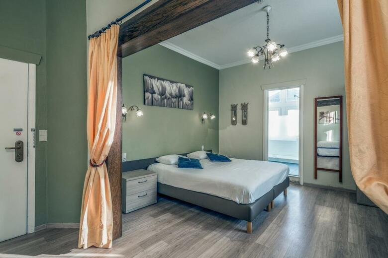 New Hotel De Lives