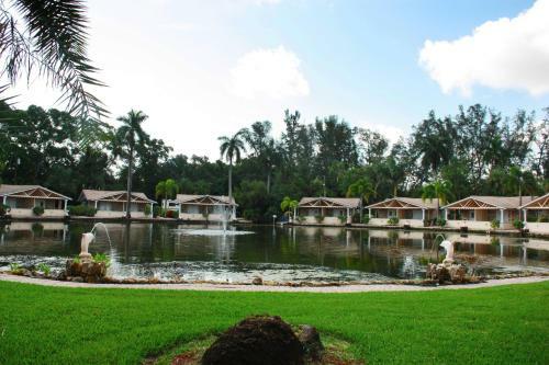 Hotel Rock Lake Resort
