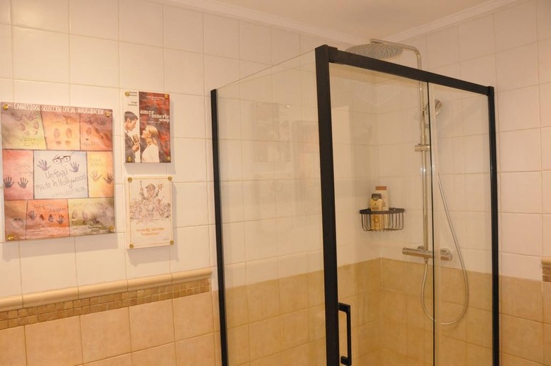 Hostal Caravan Cinema